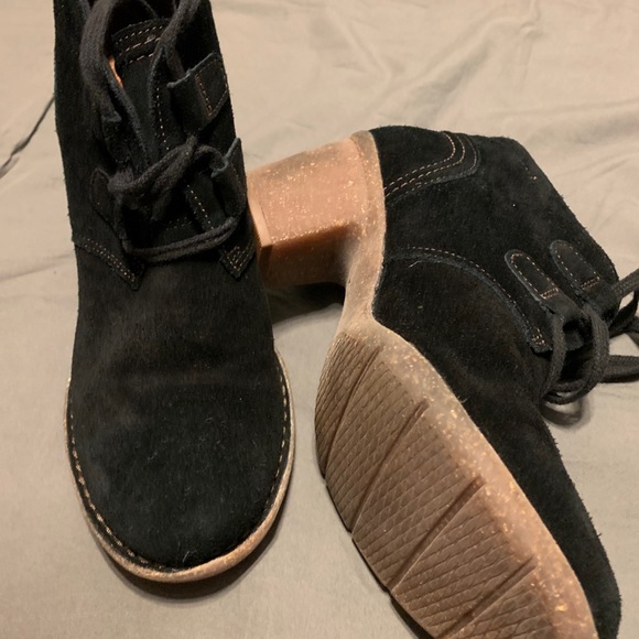 Clarks Women's Carleta Lyon Ankle Bootie - Picture 3 of 5